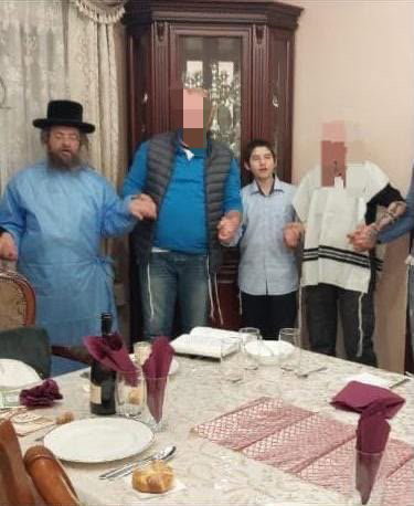 הנהג שמע ברדיו מה קורה בעיר ועצר את הנסיעה; המוהל החרדי לא ויתר