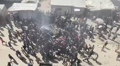 רגע אחרי הפיצוץ: ההמון בעזה סביב הרכב המפוצץ של הבכיר בחמאס | צפו
