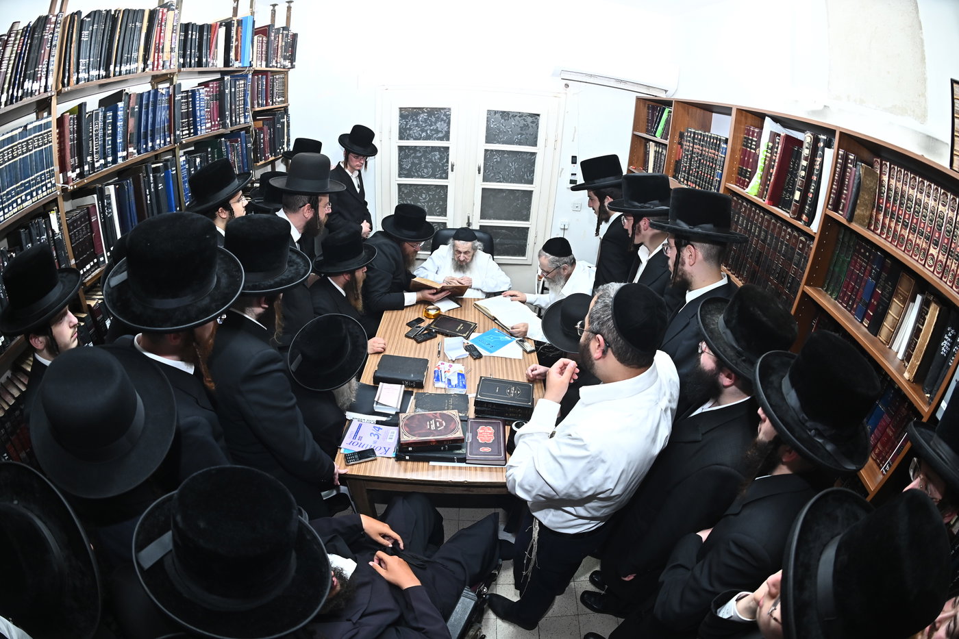 בחורי נדבורנה אצל הגר"ד לנדו
