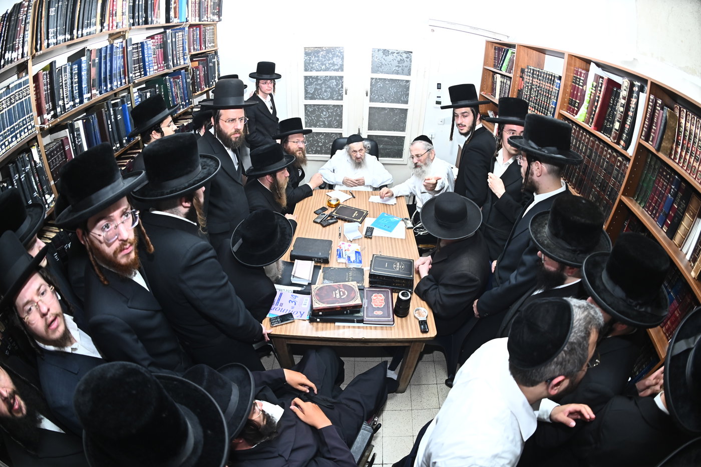 בחורי נדבורנה אצל הגר"ד לנדו