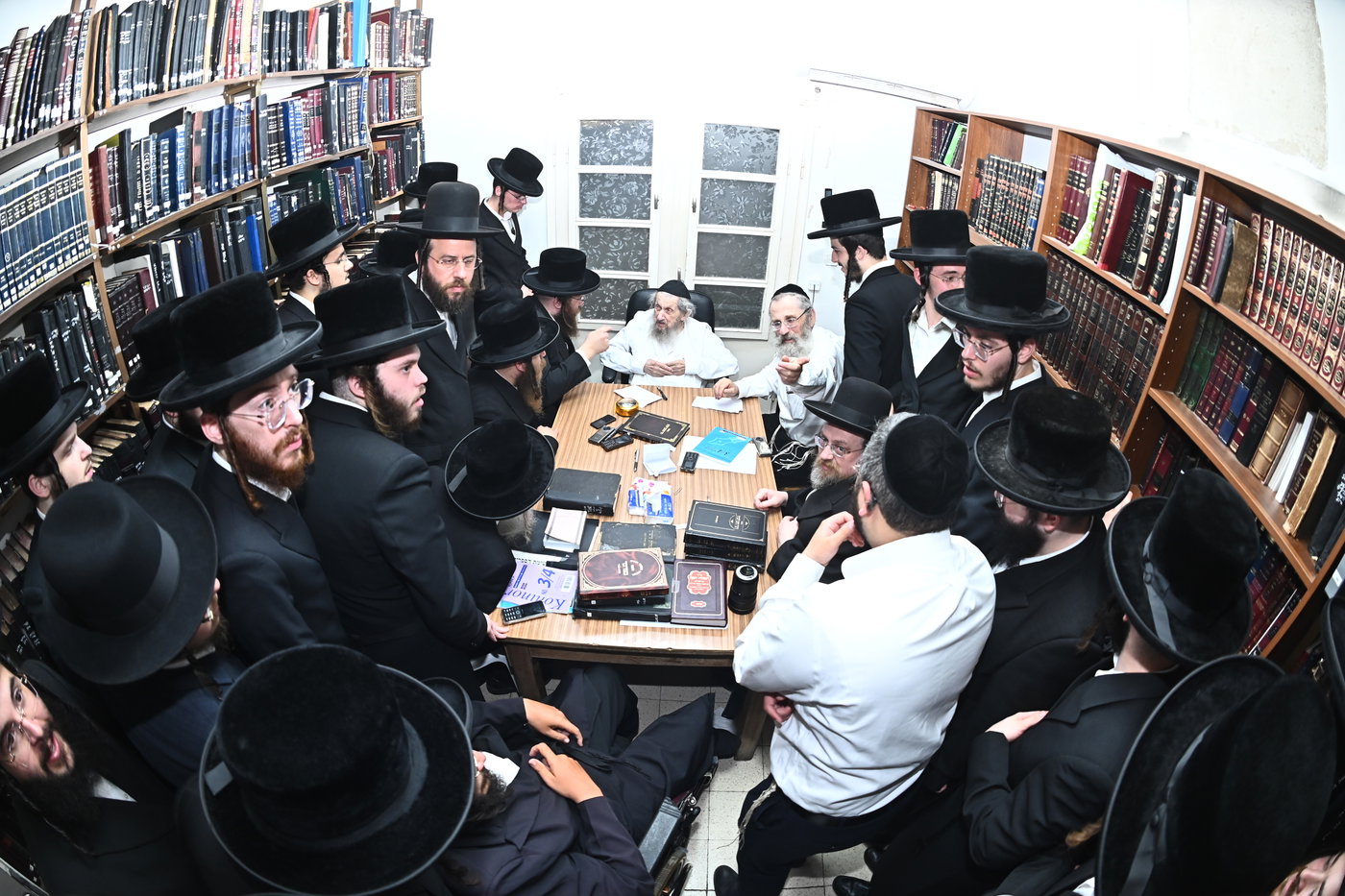בחורי נדבורנה אצל הגר"ד לנדו