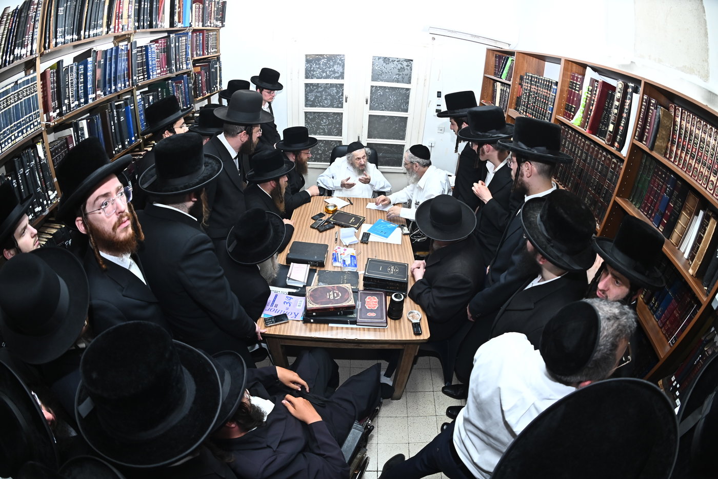 בחורי נדבורנה אצל הגר"ד לנדו