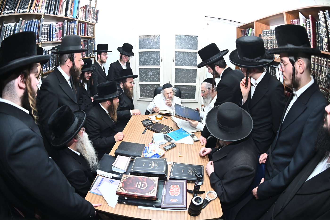 בחורי נדבורנה אצל הגר"ד לנדו