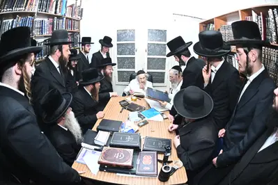 בחורי נדבורנה אצל הגר"ד לנדו