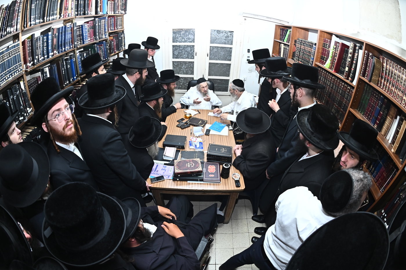 בחורי נדבורנה אצל הגר"ד לנדו