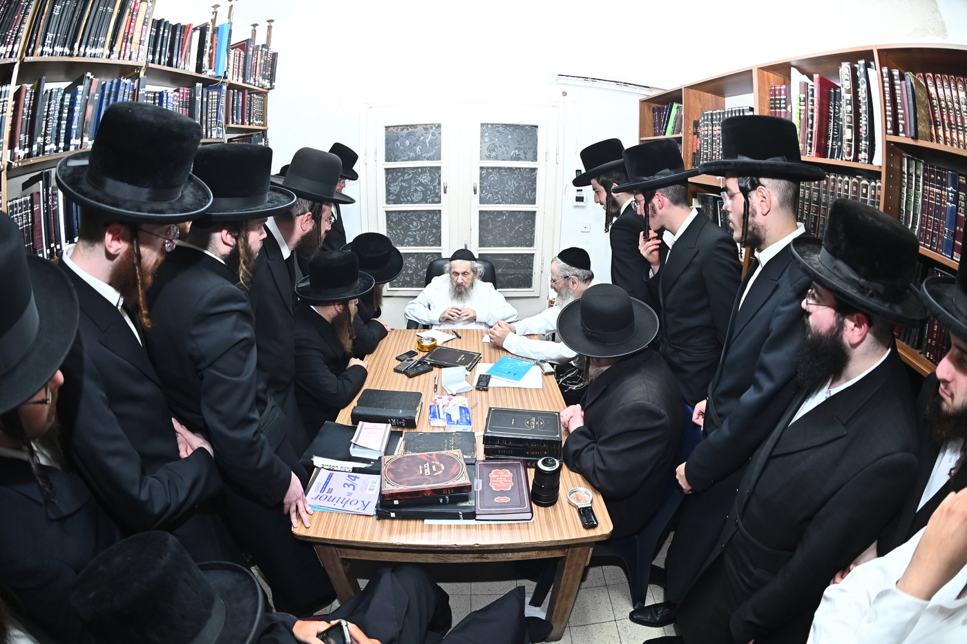 בחורי נדבורנה אצל הגר"ד לנדו
