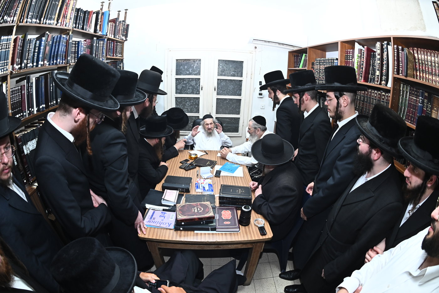 בחורי נדבורנה אצל הגר"ד לנדו