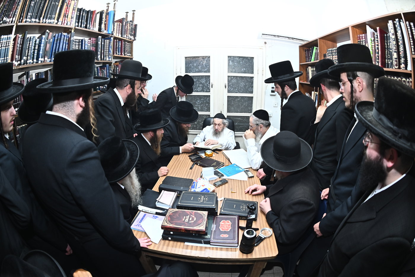 בחורי נדבורנה אצל הגר"ד לנדו
