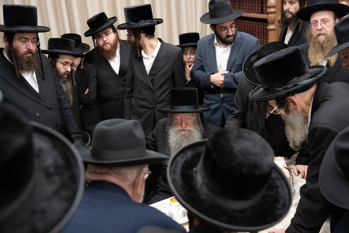 האדמו''ר מקרעטשניף סיגעט בביקור אצל האדמו''ר מפשעווארסק