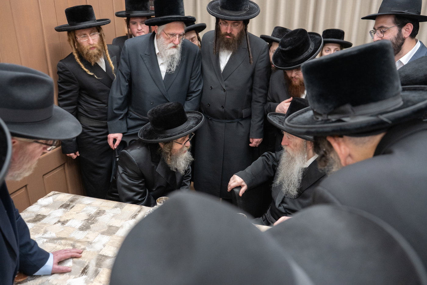 האדמו''ר מקרעטשניף סיגעט בביקור אצל האדמו''ר מפשעווארסק