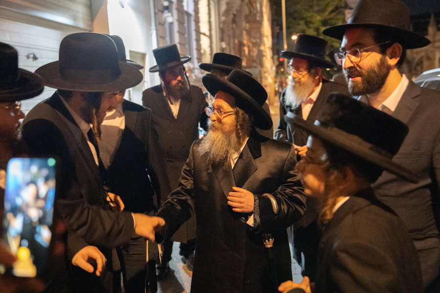 האדמו''ר מקרעטשניף סיגעט בביקור באנטווערפן