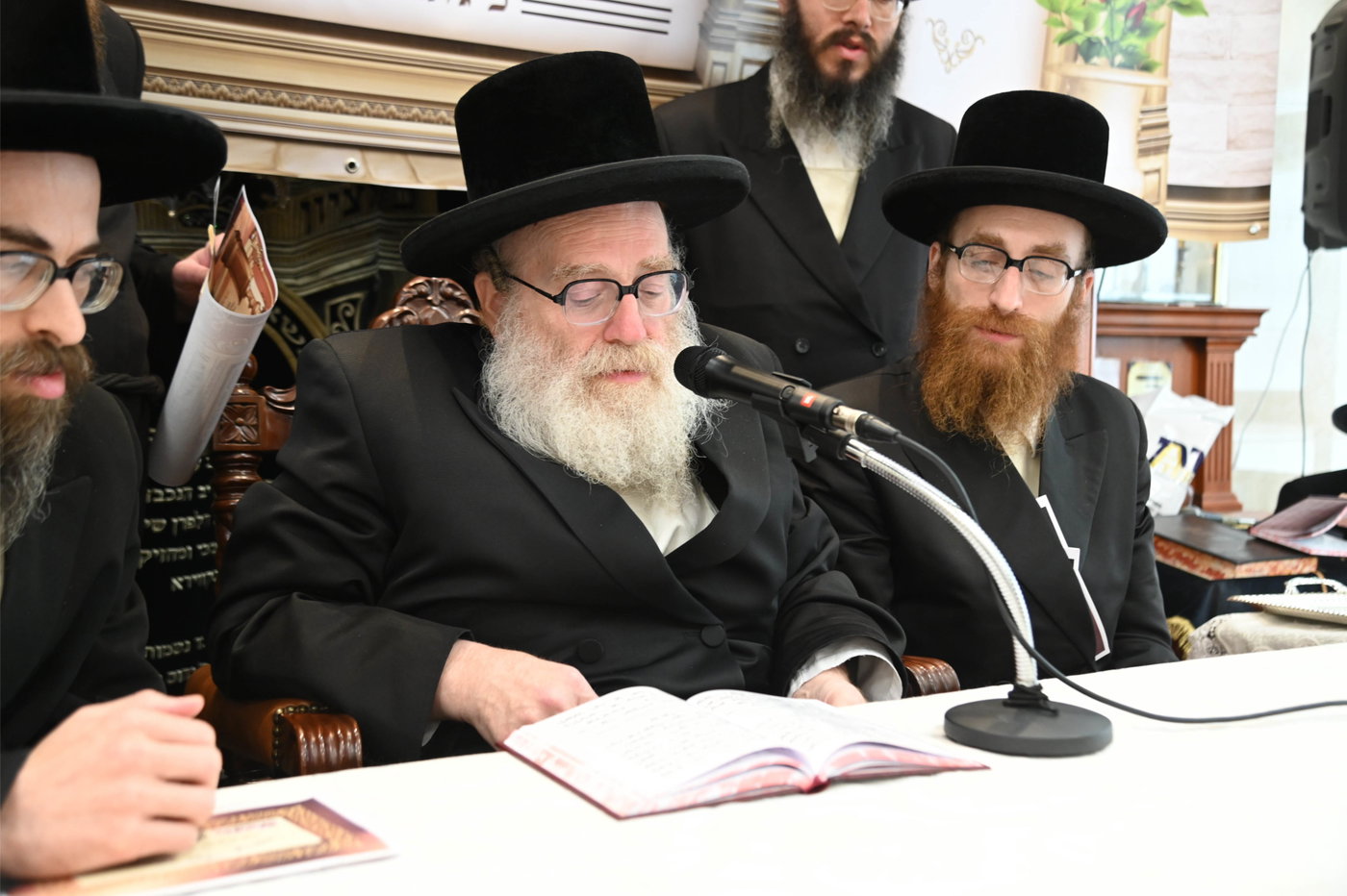 הרה"צ רבי יצחק טווערסקי בביקור בארץ