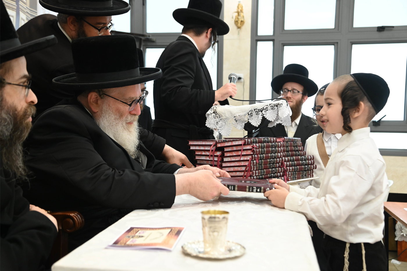 הרה"צ רבי יצחק טווערסקי בביקור בארץ