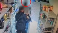 לא ציפה לזה: מרוקן מדפים מהחנות בתל אביב, ואז מופיע השוטר | צפו