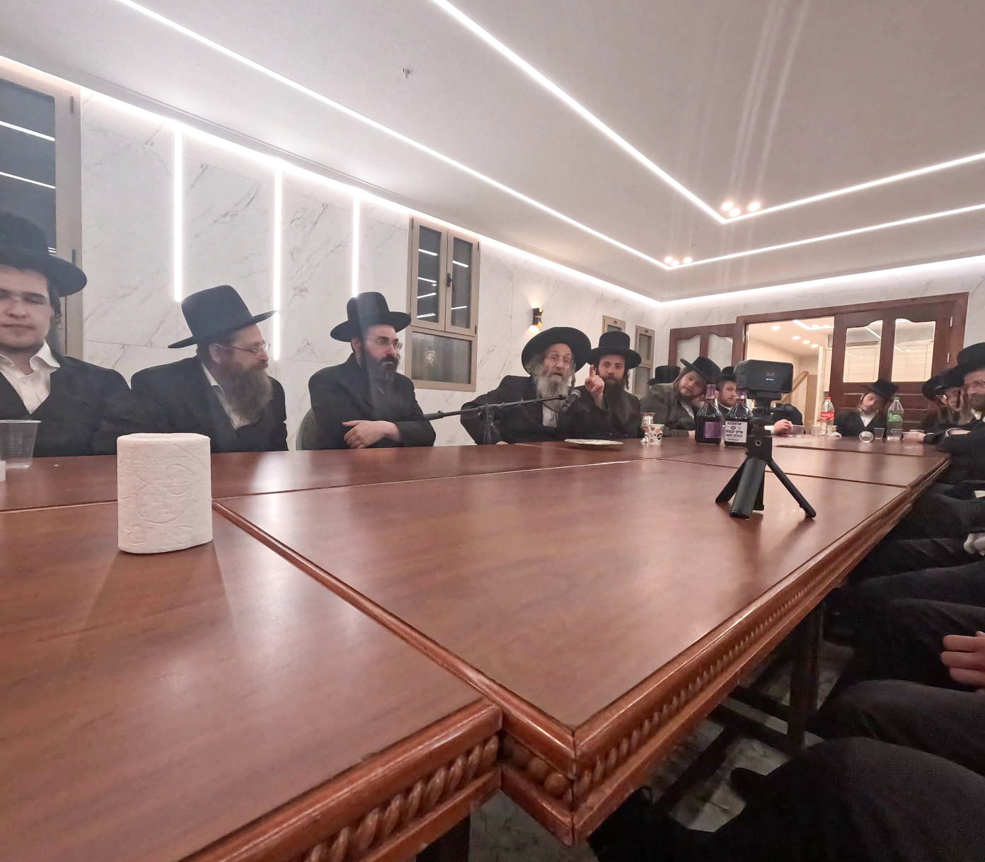 הרה"צ ר' אלימלך בידרמן בישיבת אהבת דוד