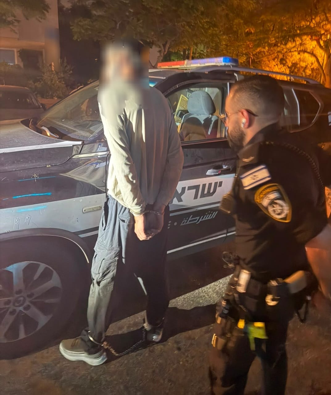 לא ציפה לזה: מרוקן מדפים מהחנות בתל אביב, ואז מופיע השוטר | צפו