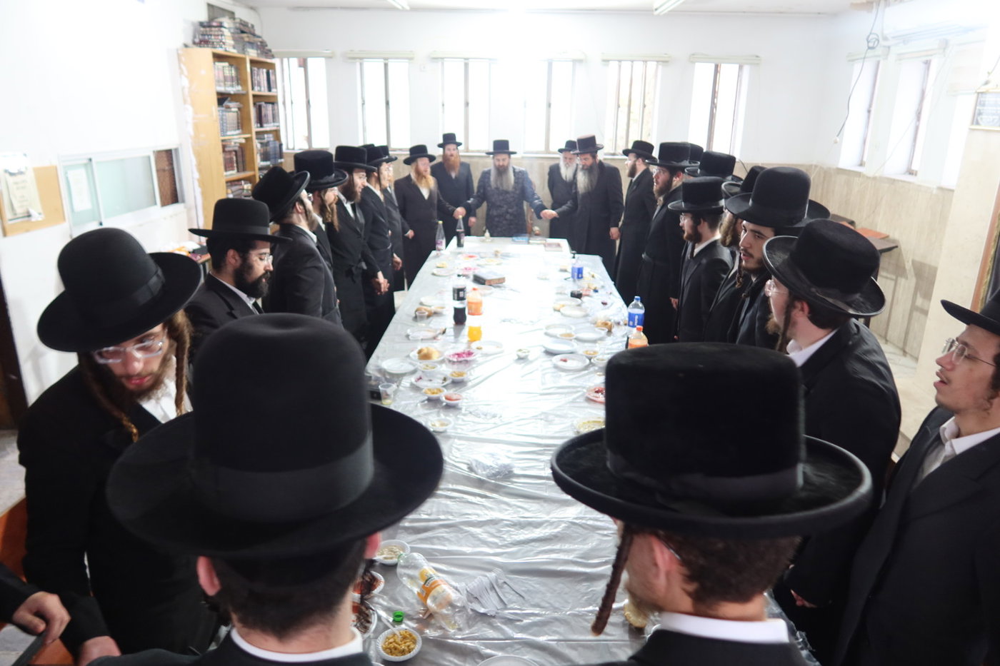 האדמו"ר מסאדיגורה בעריכת השולחן