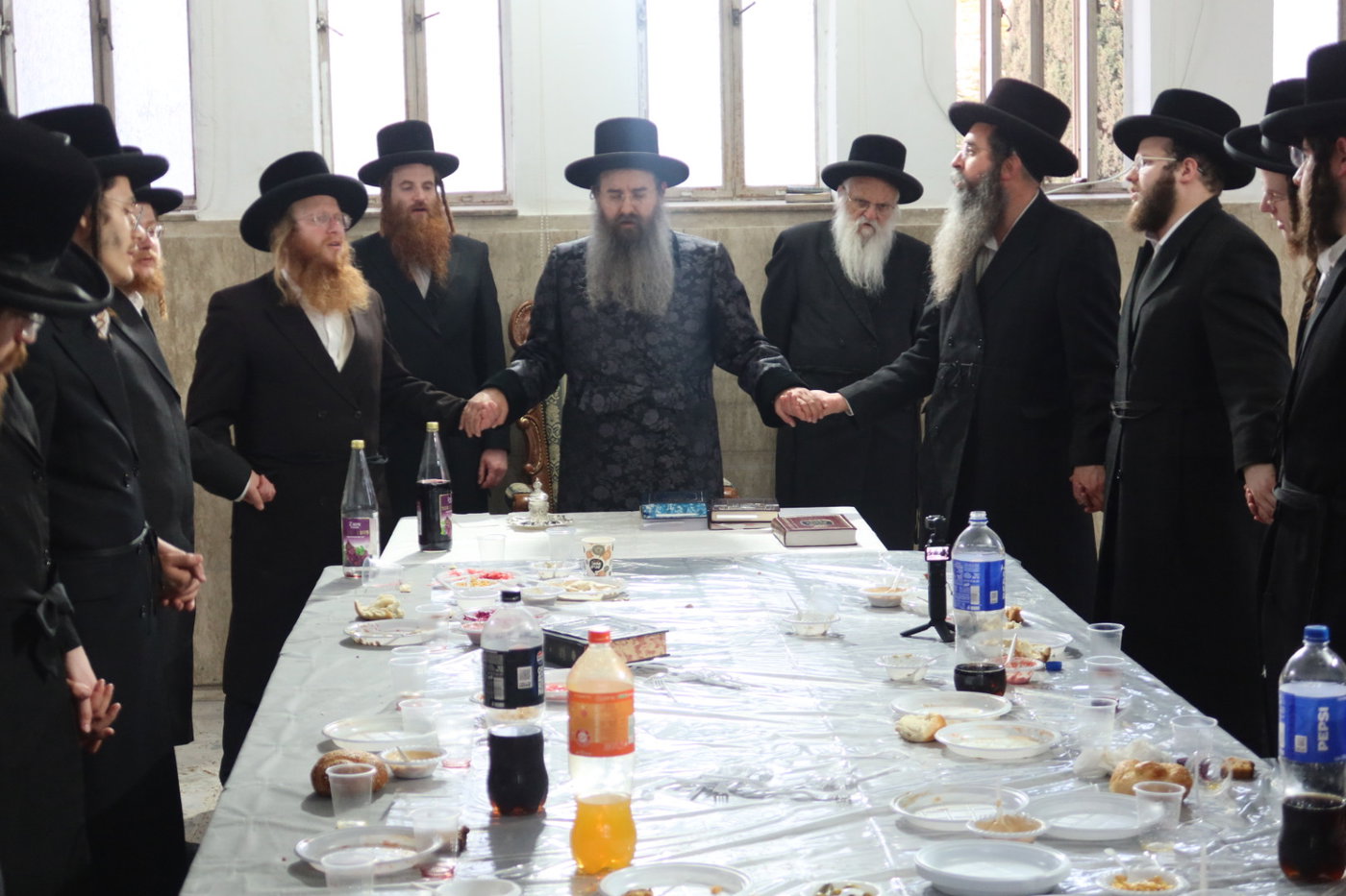 האדמו"ר מסאדיגורה בעריכת השולחן