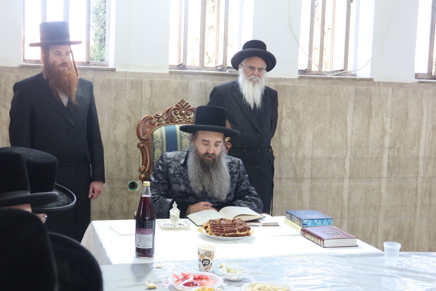 האדמו"ר מסאדיגורה בעריכת השולחן