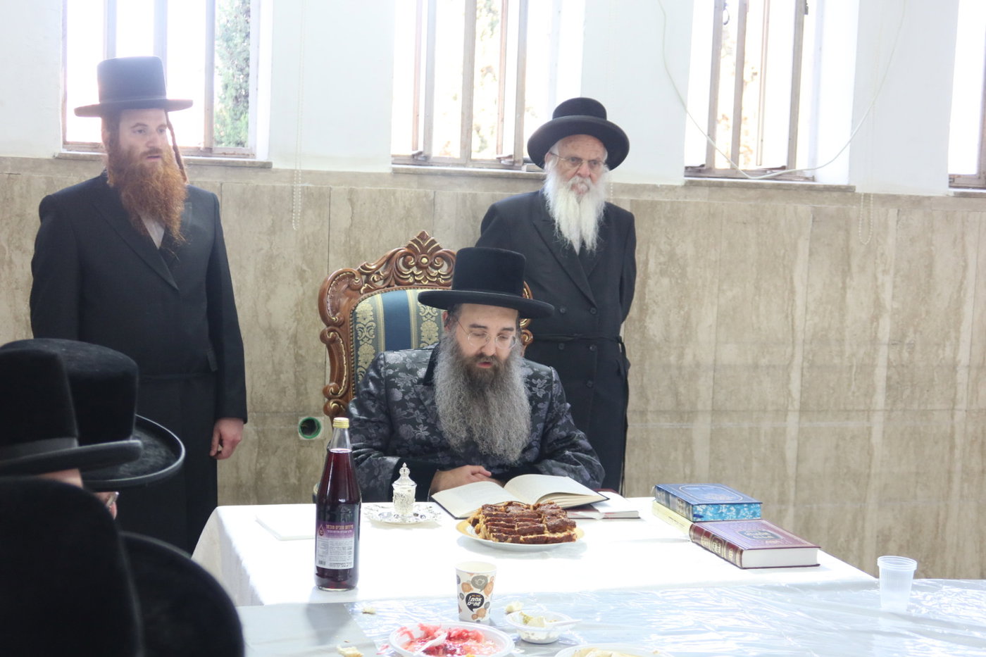 האדמו"ר מסאדיגורה בעריכת השולחן
