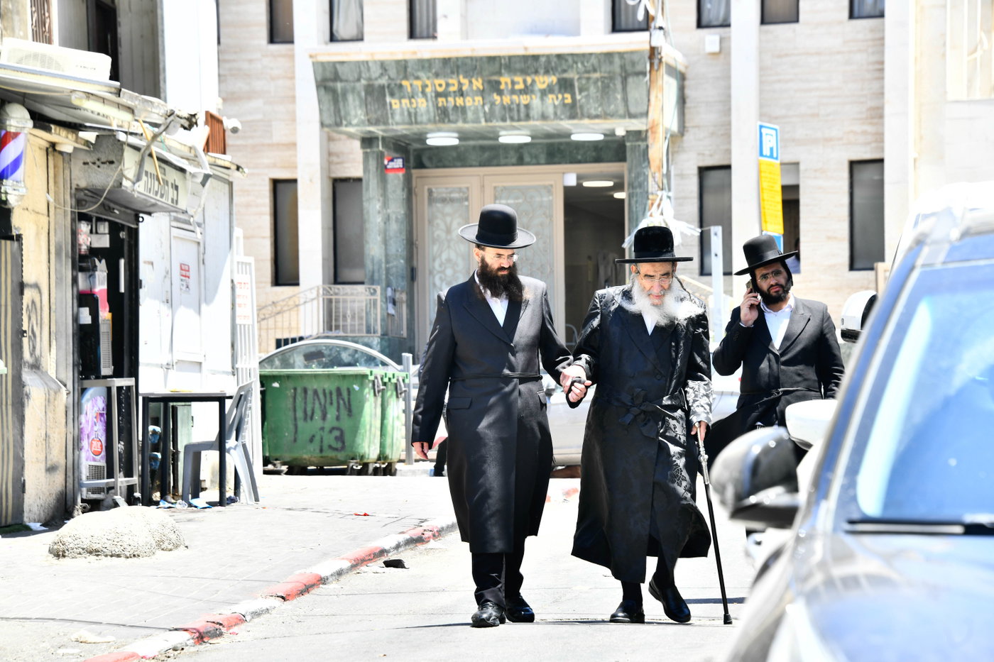הגרמ"צ ברגמן בהנחת אבן הפינה באלכסנדר