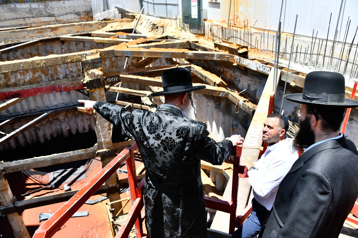 הגרמ"צ ברגמן בהנחת אבן הפינה באלכסנדר