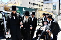 הגרמ"צ ברגמן בהנחת אבן הפינה באלכסנדר