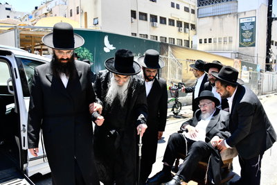 הגרמ"צ ברגמן בהנחת אבן הפינה באלכסנדר
