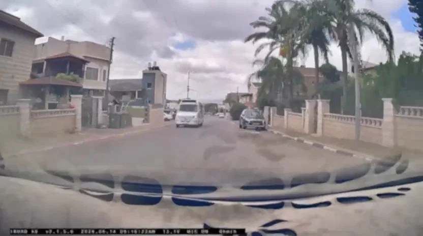 צפו בתיעוד: האחים שהמתינו במארב ודקרו באכזריות בגלל חסימת נתיב
