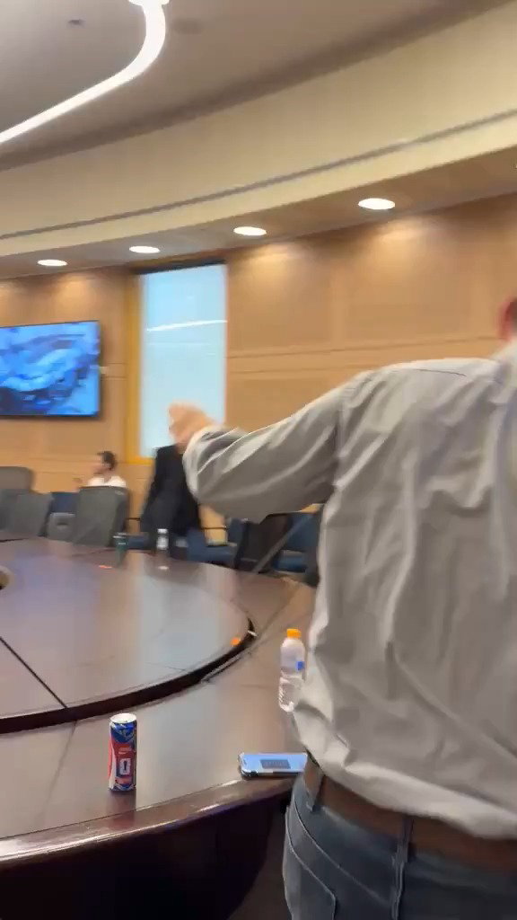 העימות על הכוס של רוטמן