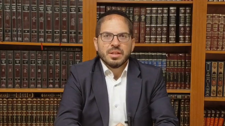 הרב אריה מלכה: "האחיכם יבואו למלחמה ואתם תשבו פה?" - צפו