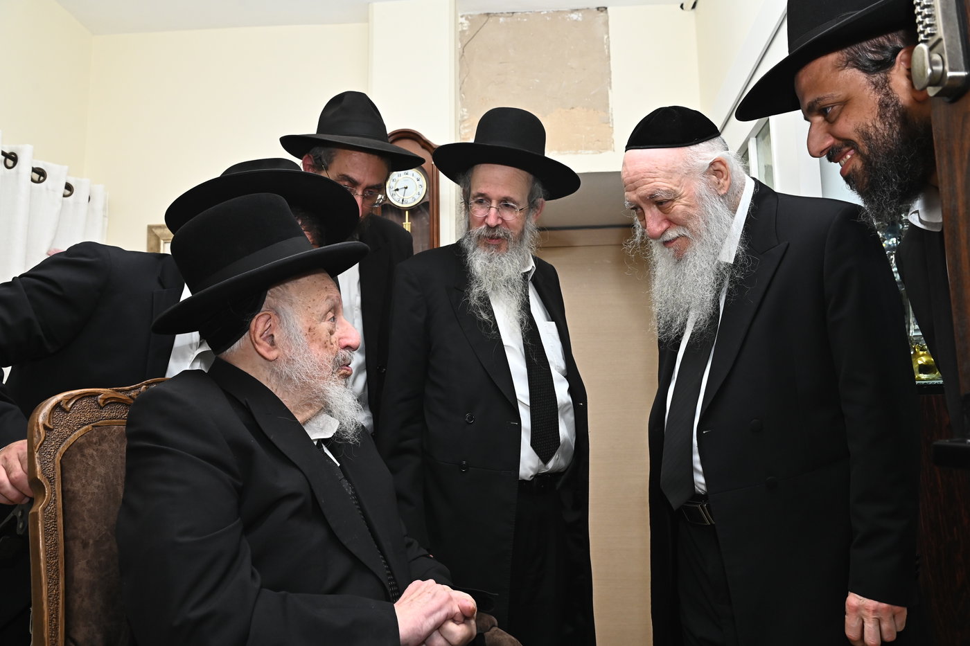 ישיבת הצוות בפניבז'