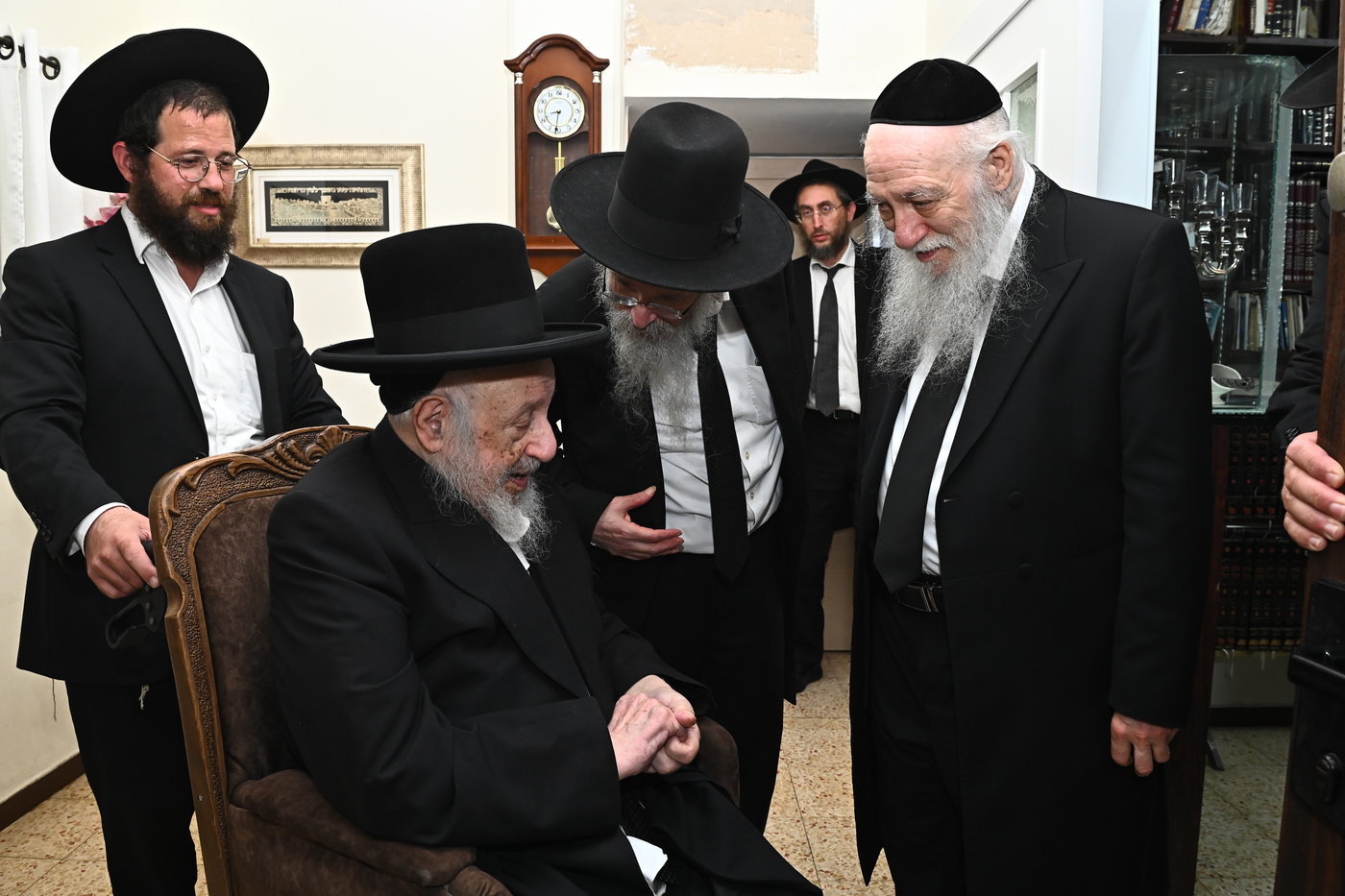 ישיבת הצוות בפניבז'