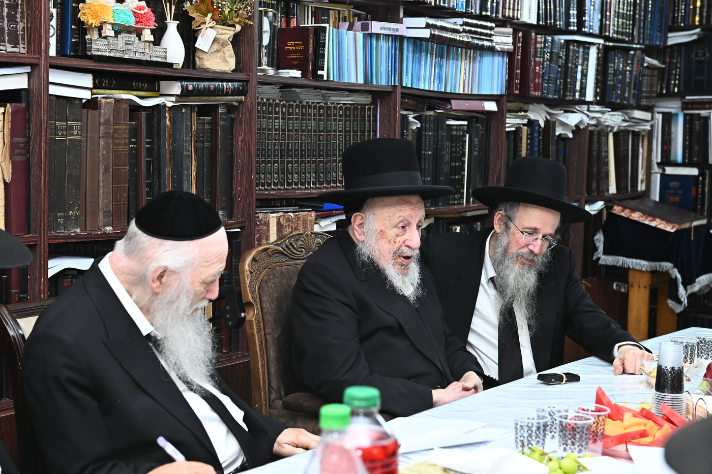 ישיבת הצוות בפניבז'