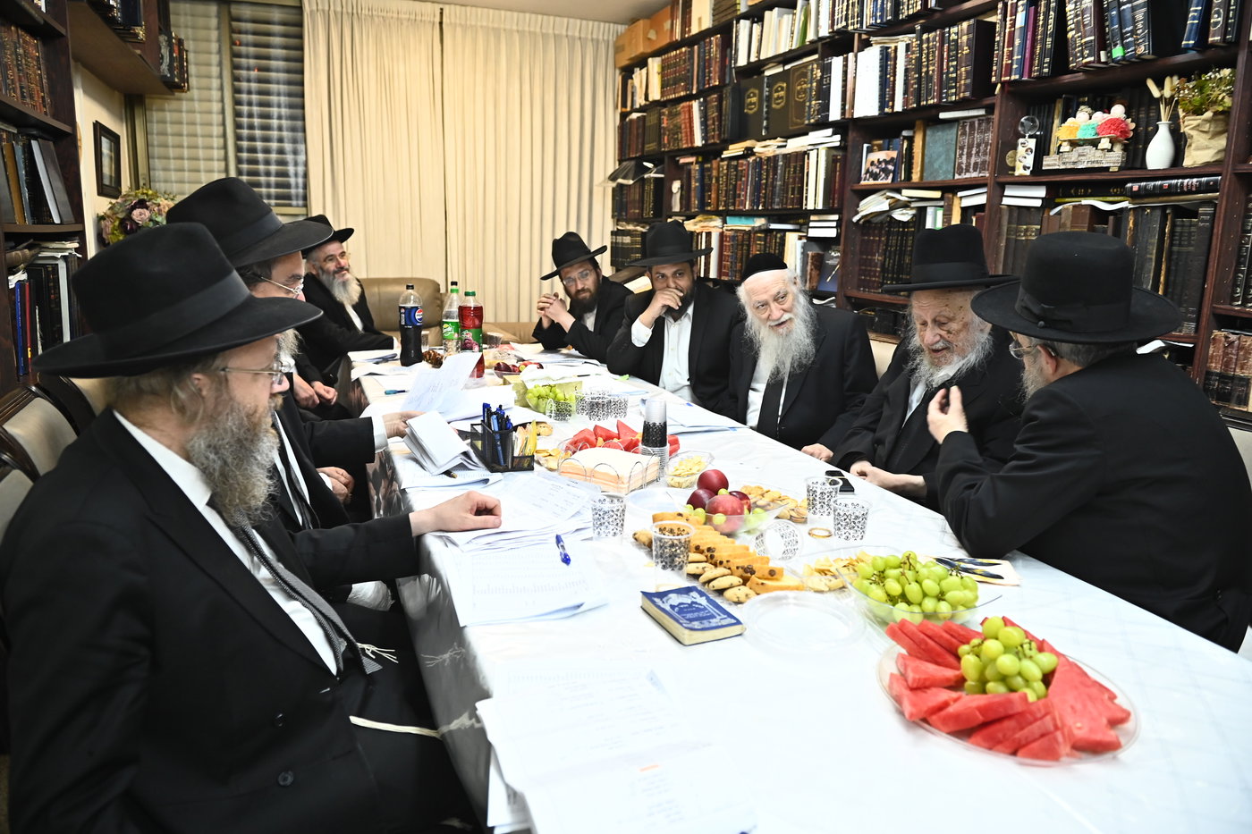 ישיבת הצוות בפניבז'