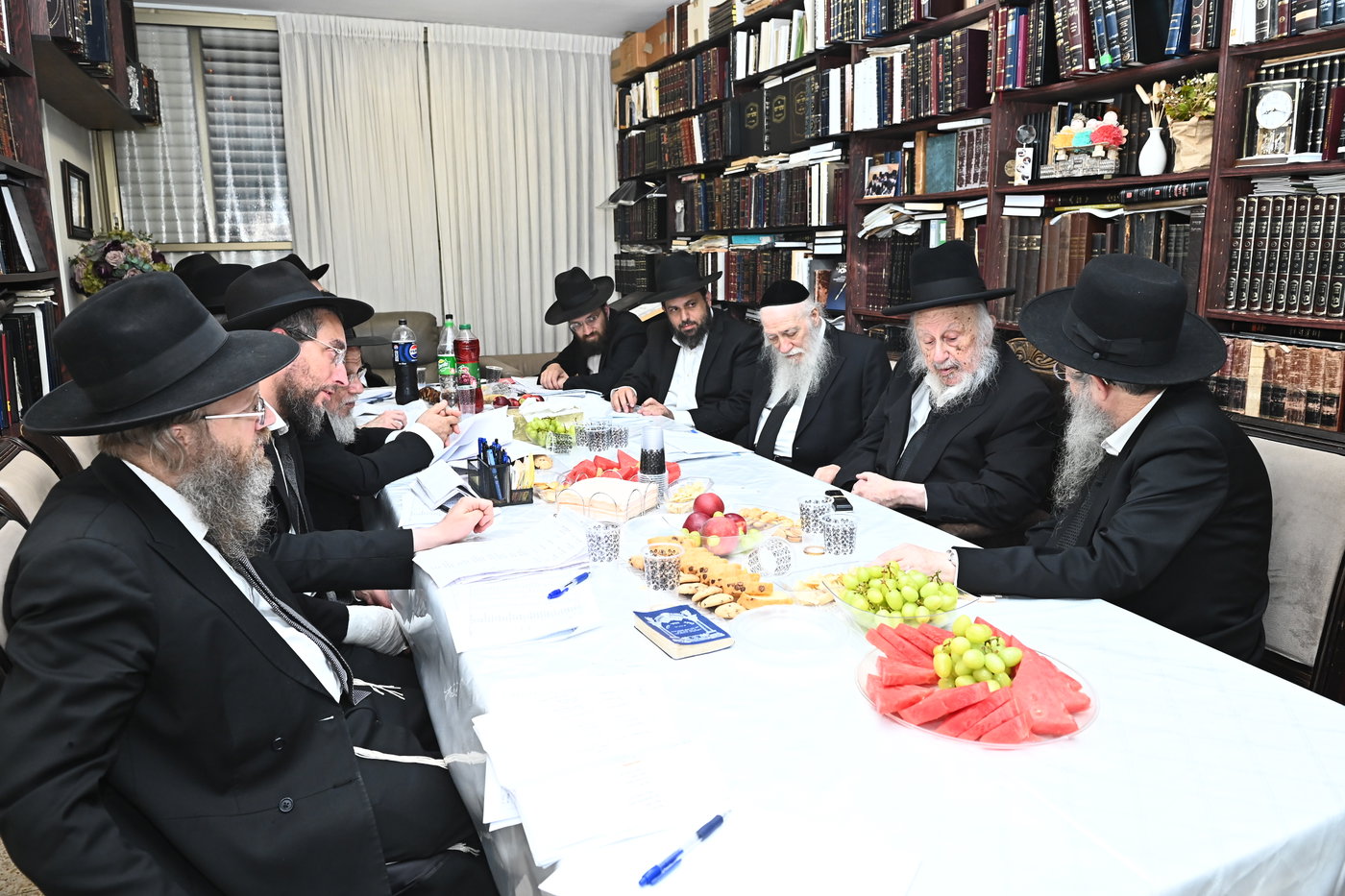 ישיבת הצוות בפניבז'
