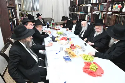 ישיבת הצוות בפניבז'