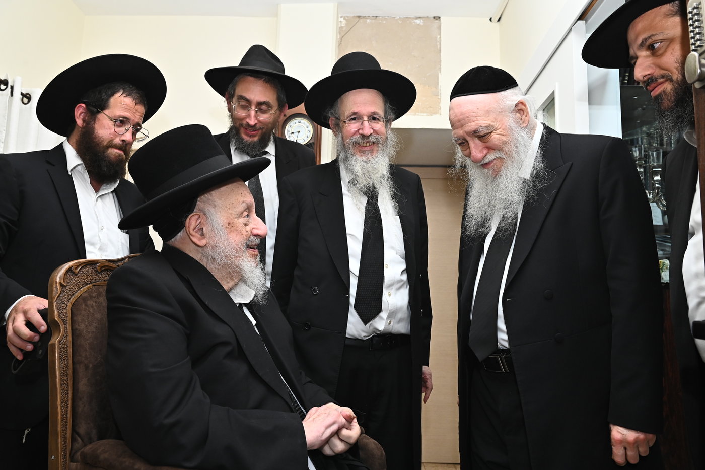 ישיבת הצוות בפניבז'
