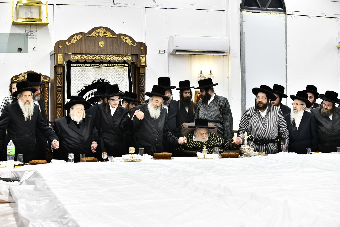 שמחת בית תולדות אברהם יצחק - לעלוב 