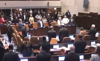 מרגש: מליאת הכנסת עצרה מלכת לזכרו של הסנאטור האוהב ישראל | צפו 