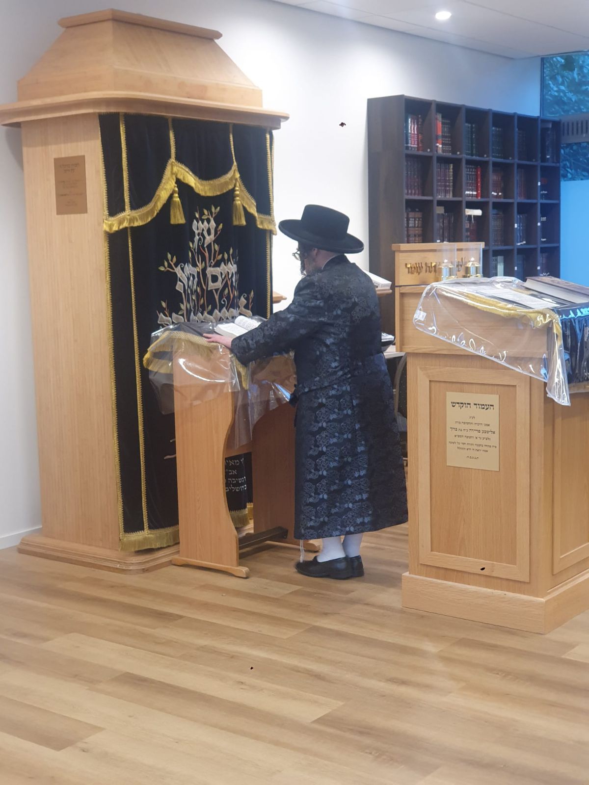 האדמו"ר מקרעטשניף סיגעט בביקור באנטווערפן 
