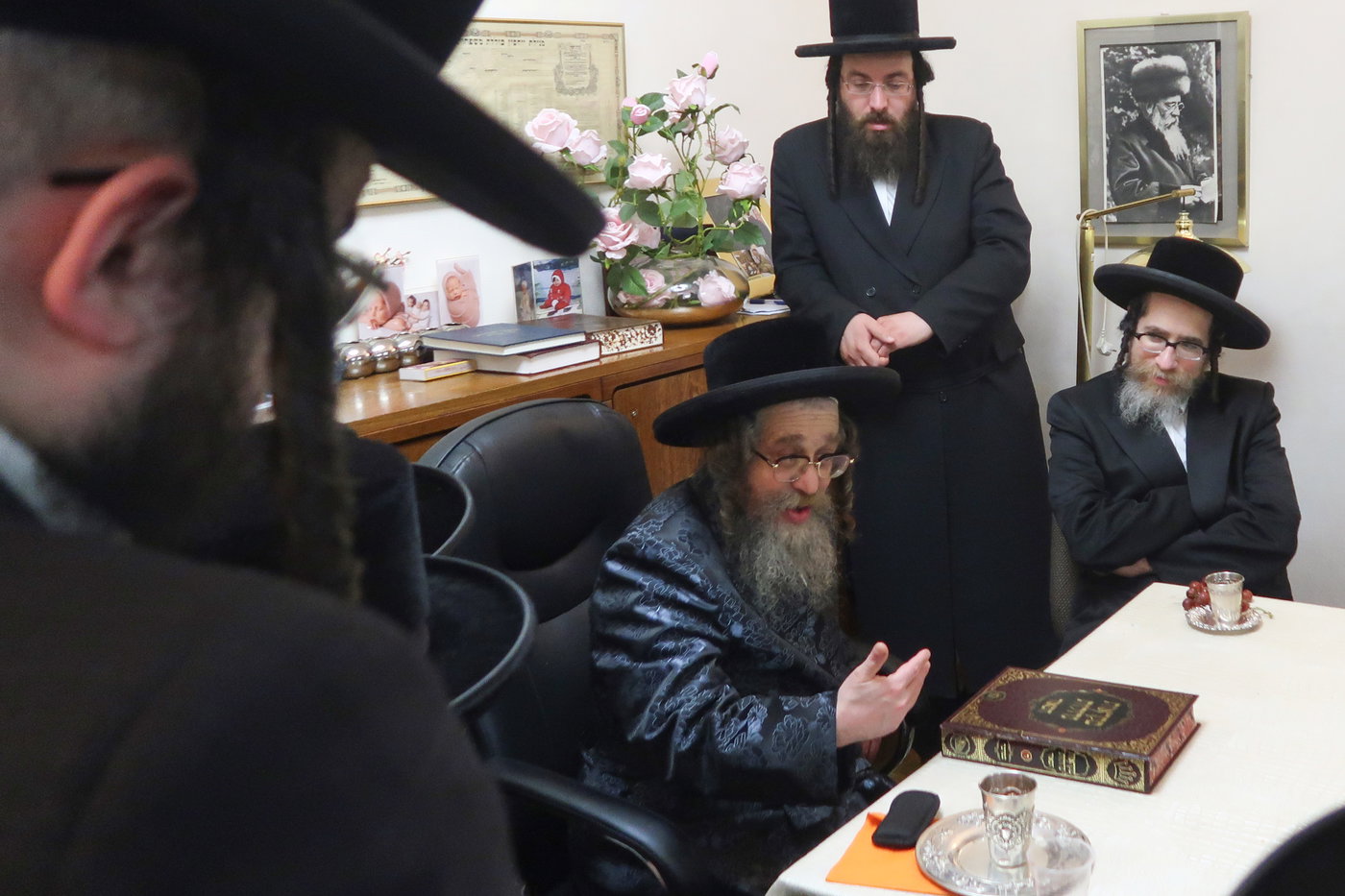 האדמו"ר מקרעטשניף סיגעט בביקור באנטווערפן 