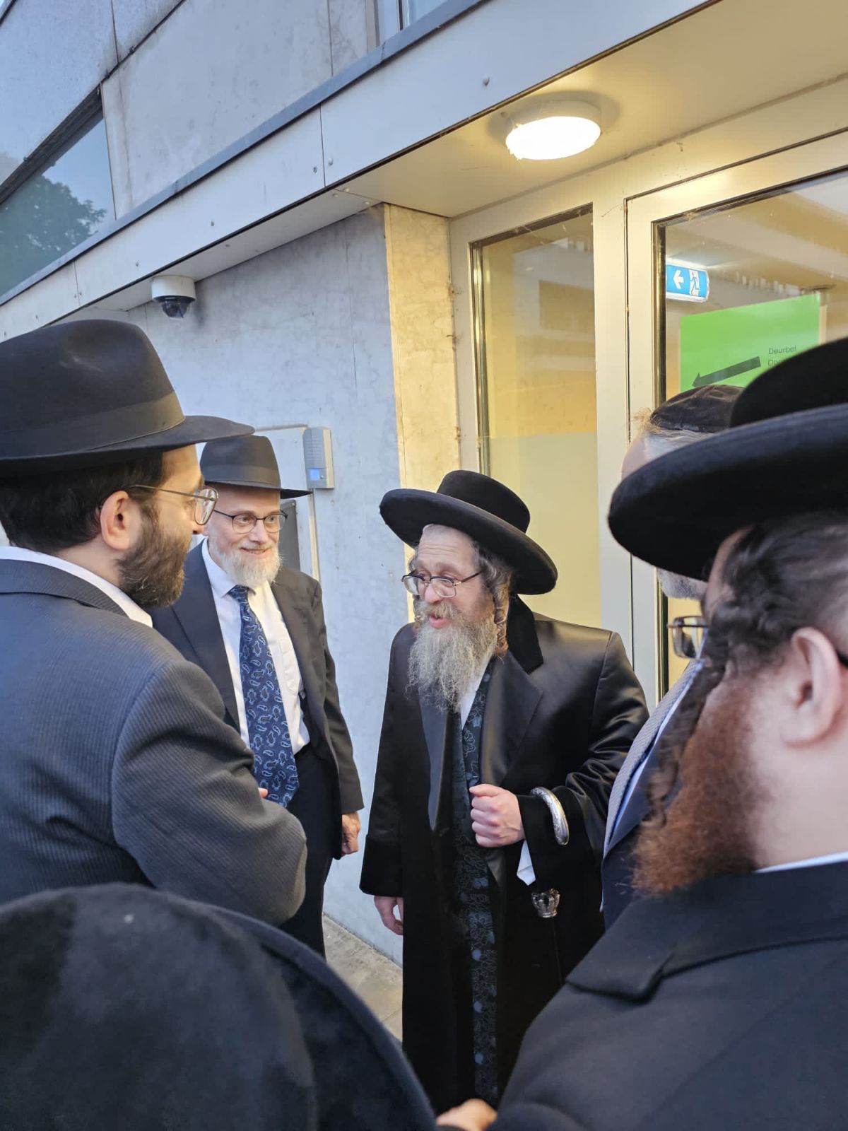 האדמו"ר מקרעטשניף סיגעט בביקור באנטווערפן 