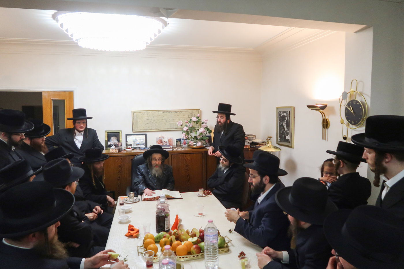 האדמו"ר מקרעטשניף סיגעט בביקור באנטווערפן 