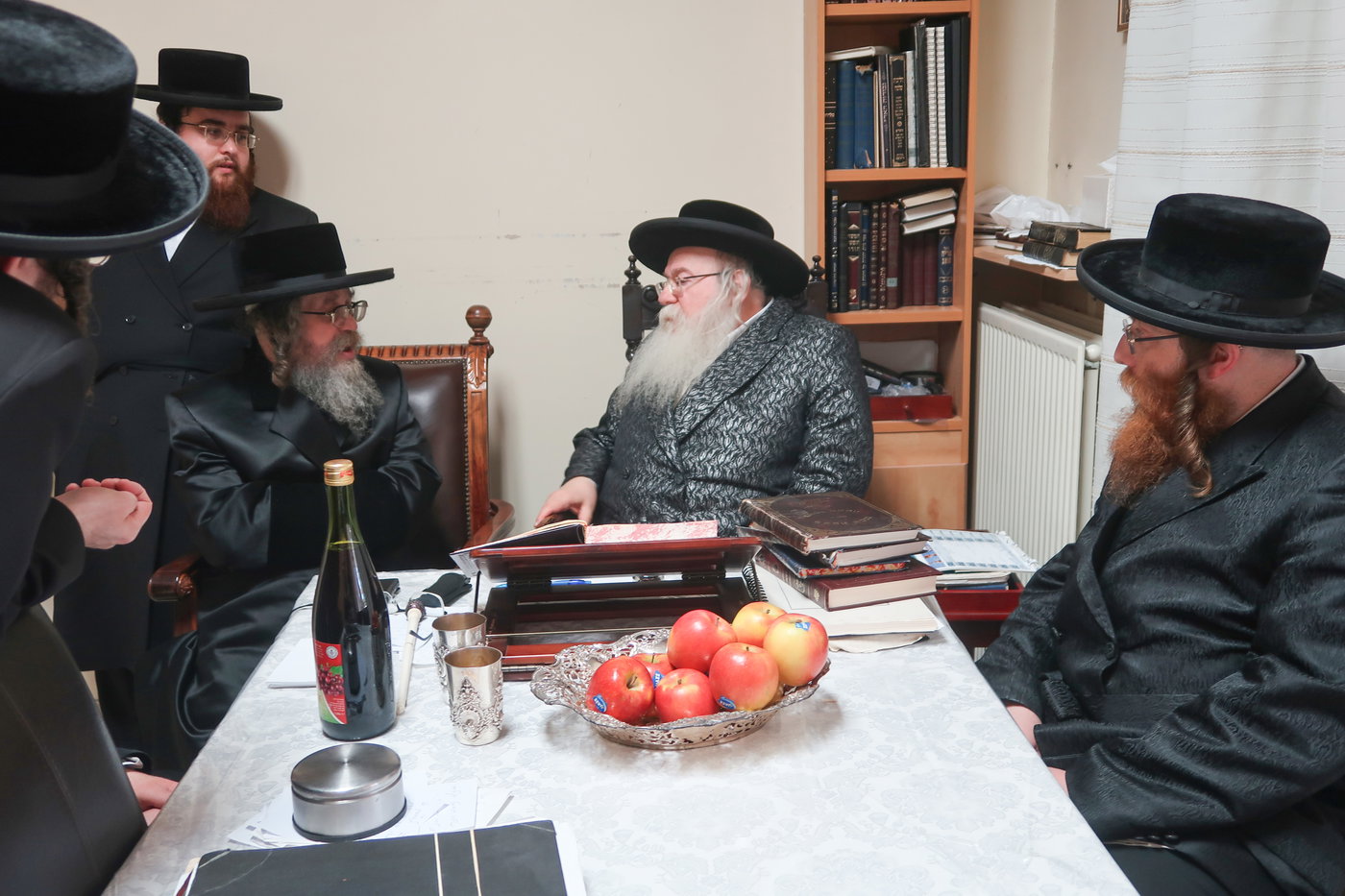 האדמו"ר מקרעטשניף סיגעט בביקור באנטווערפן 