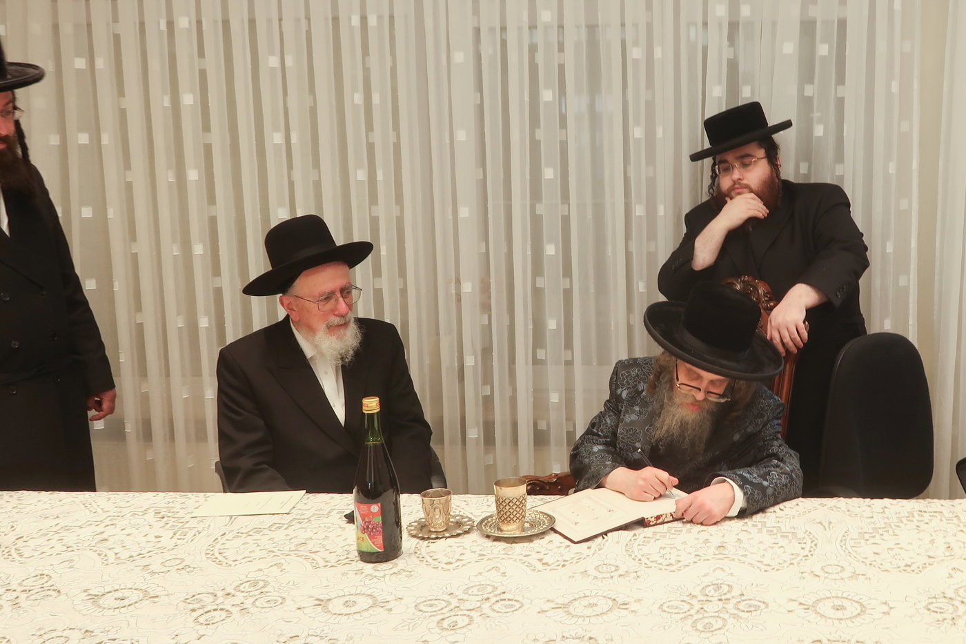 האדמו"ר מקרעטשניף סיגעט בביקור באנטווערפן 