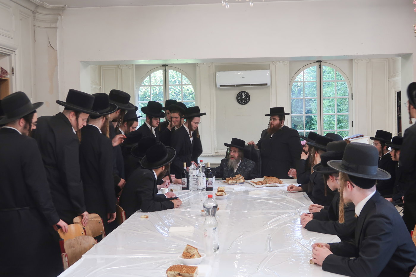 האדמו"ר מקרעטשניף סיגעט בביקור באנטווערפן 