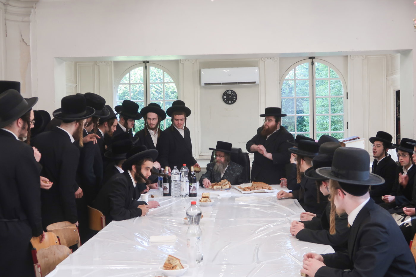 האדמו"ר מקרעטשניף סיגעט בביקור באנטווערפן 