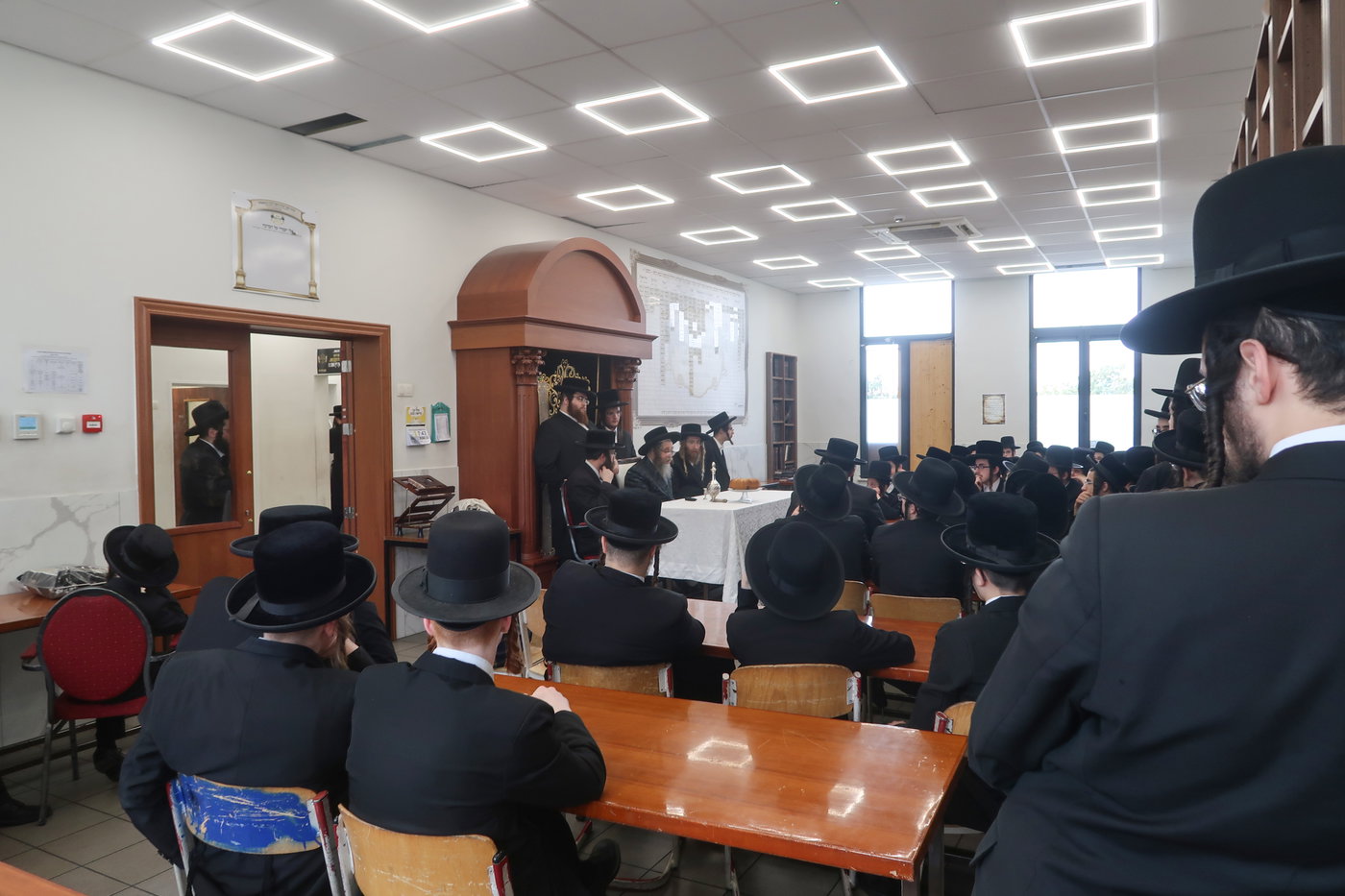 האדמו"ר מקרעטשניף סיגעט בביקור באנטווערפן 