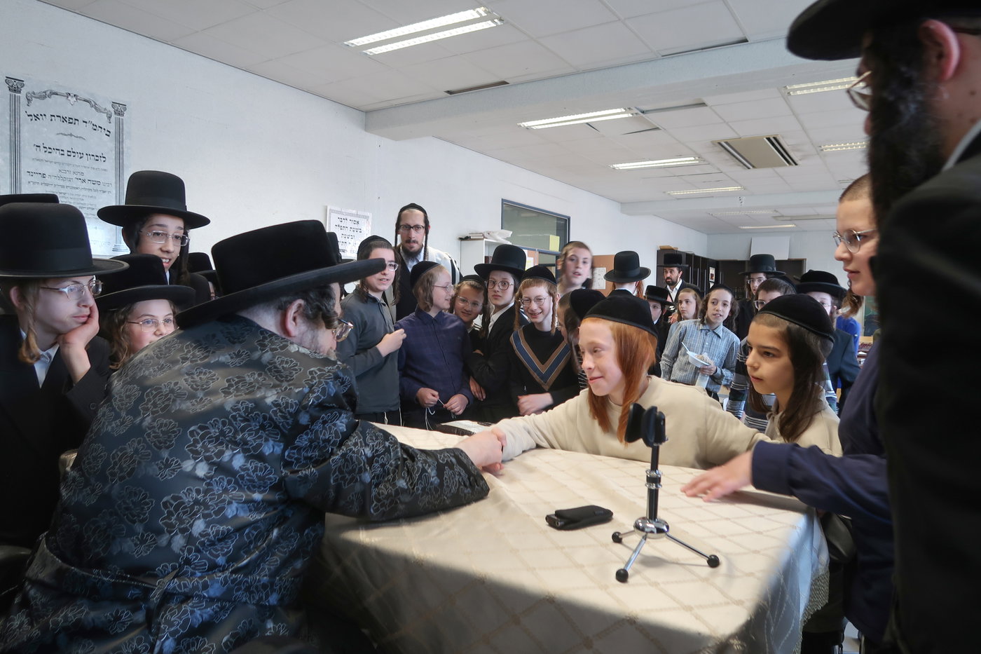 האדמו"ר מקרעטשניף סיגעט בביקור באנטווערפן 